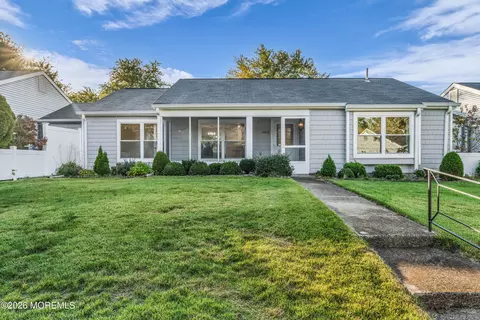 943 B Liverpool Cir, Manchester, NJ 08759