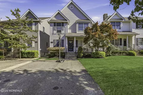 13 Treeside Ln, Lakewood, NJ 08701
