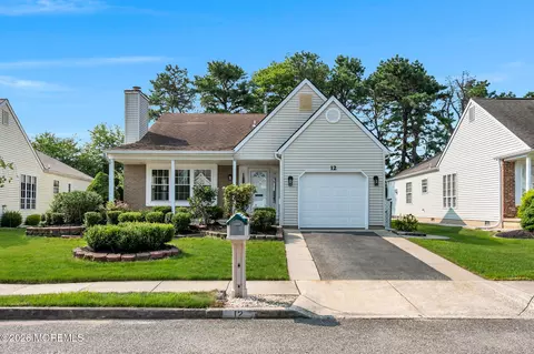 12 Kendal Dr, Toms River, NJ 08757