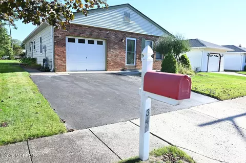 348 Costa Mesa Dr, Toms River, NJ 08757