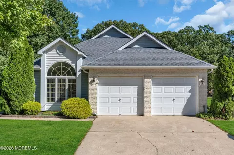 1562 Snowberry Ct, Toms River, NJ 08755