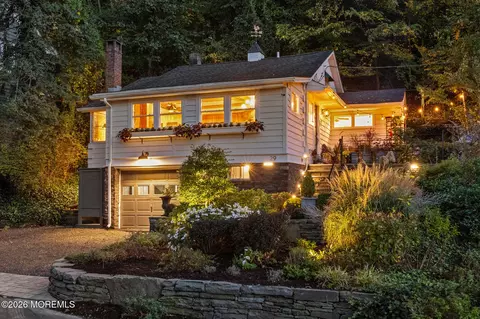 29 Bayside Dr, Atlantic Highlands, NJ 07716