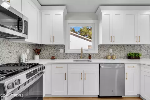 Kitchen - 30 Phillips Rd, Brick, NJ 08724 photo 5 of 5