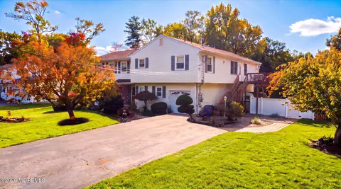 13 Lee Rd, Manalapan, NJ 07726