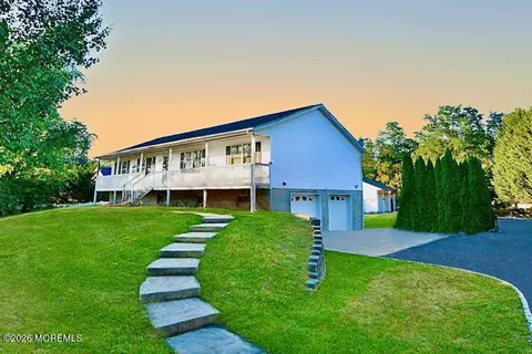 802 Adelphia Rd, Freehold, NJ 07728
