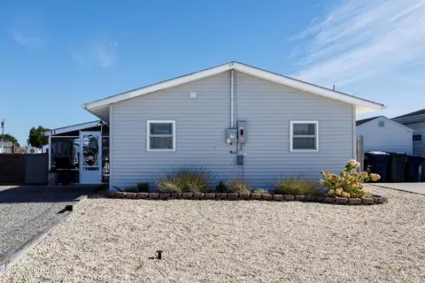 11 S Portland Dr, Little Egg Harbor, NJ 08087