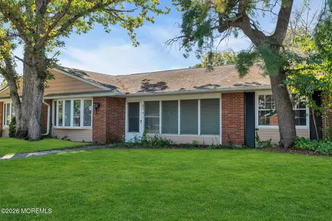 411 Portsmouth Dr # B, Lakewood, NJ 08701