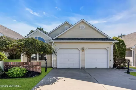 4 Woodburn Rd, Manahawkin, NJ 08050