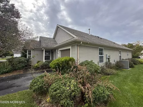 2606 Meadow Lake Dr, Toms River, NJ 08755
