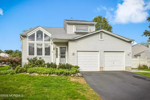4 Bridge St, Howell, NJ 07731