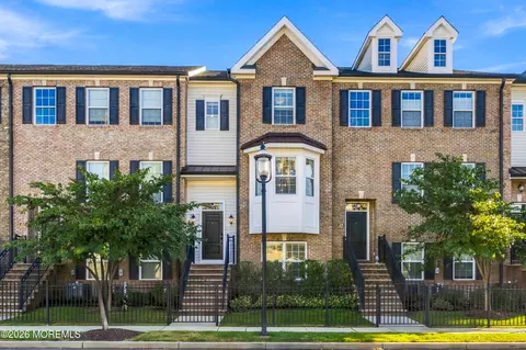 26 Catherine St, Red Bank, NJ 07701