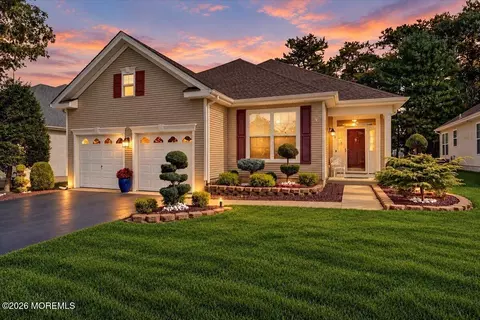 30 Rocky Brook Dr, Barnegat, NJ 08005