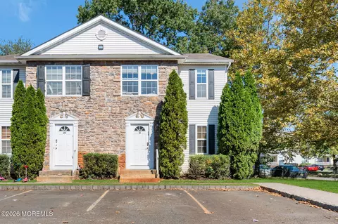 83 Aspen Ct, Lakewood, NJ 08701