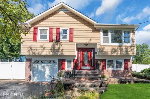 9 Creek Rd, Port Monmouth, NJ 07758