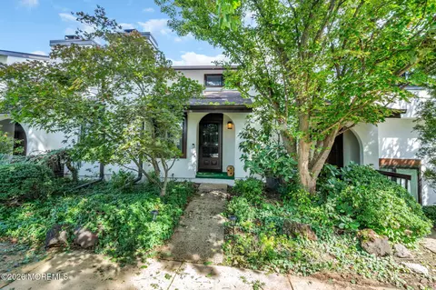 6 Tower Hill Dr, Red Bank, NJ 07701