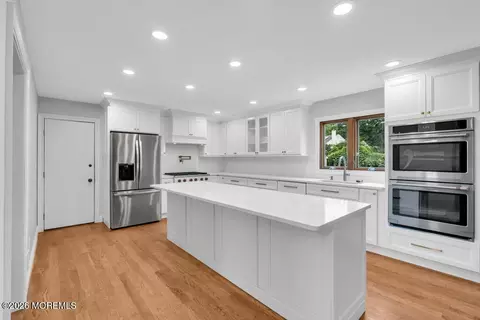6 Oak Tree Ln, Ocean, NJ 07712
