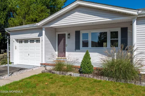 24 Rutland Dr, Toms River, NJ 08757