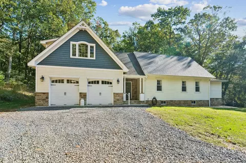 6 Rues Rd, Cream Ridge, NJ 08514