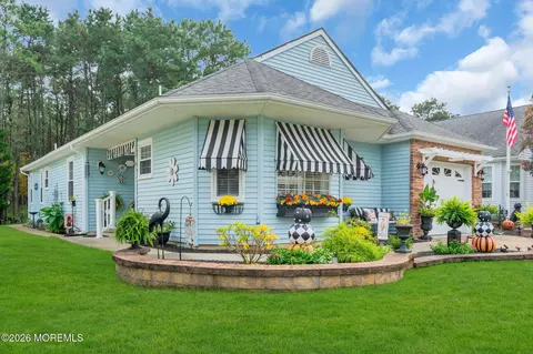 19 Weybridge Ct, Toms River, NJ 08757