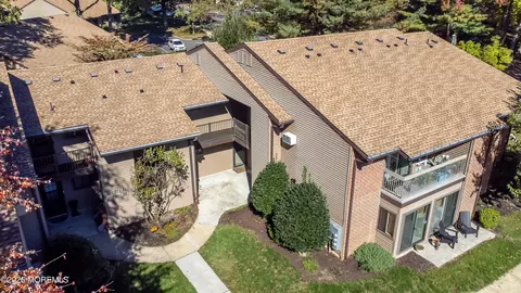 20 Hancock Ct, Red Bank, NJ 07701