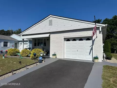 112 Santiago Dr, Toms River, NJ 08757