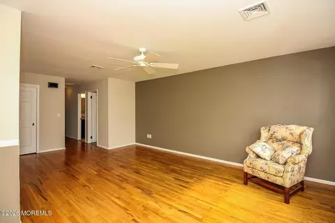 Living - 18 D Dixie Ln, Jackson, NJ 08527 photo 2 of 4