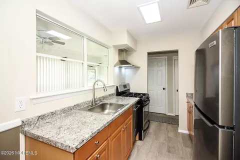 Kitchen - 18 D Dixie Ln, Jackson, NJ 08527 photo 3 of 3