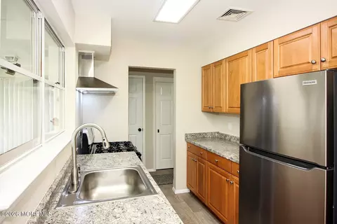Kitchen - 18 D Dixie Ln, Jackson, NJ 08527 photo 2 of 3
