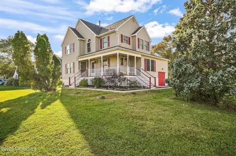 52 Griggs Ave, Port Monmouth, NJ 07758