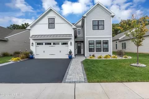 60 Sanctuary Ln, Farmingdale, NJ 07727