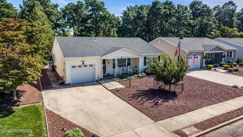 18 Beaverbrook Dr, Toms River, NJ 08757