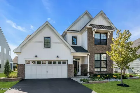 127 Grandview Cir, Farmingdale, NJ 07727