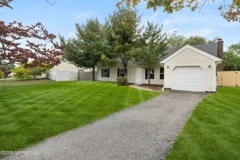 1093 Eaglehurst Rd, Toms River, NJ 08753