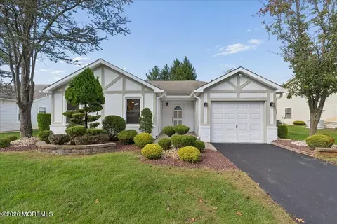 25 Hansom Ln, Marlboro, NJ 07746