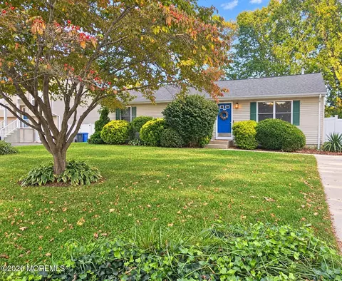 180 Gunwale Rd, Manahawkin, NJ 08050