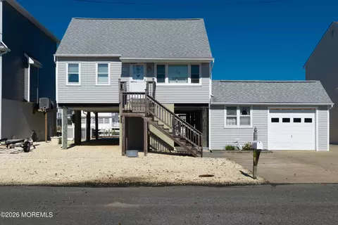 28 Willard Dr, Manahawkin, NJ 08050