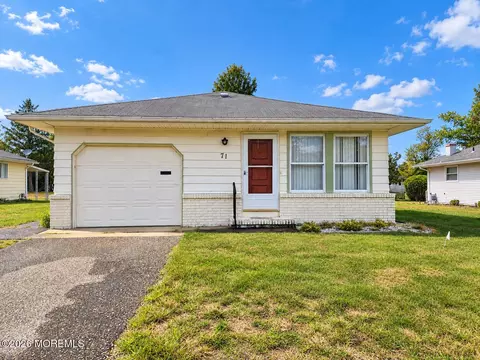 71 Guadeloupe Dr, Toms River, NJ 08757