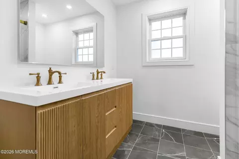 Bath - 26 Center St, Rumson, NJ 07760 photo 1 of 6