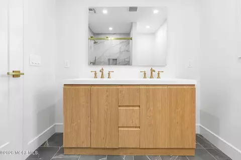 Bath - 26 Center St, Rumson, NJ 07760 photo 2 of 6