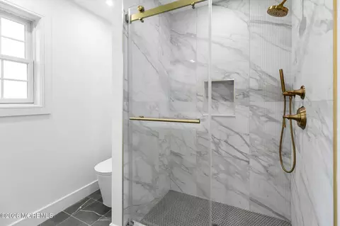 Bath - 26 Center St, Rumson, NJ 07760 photo 3 of 6