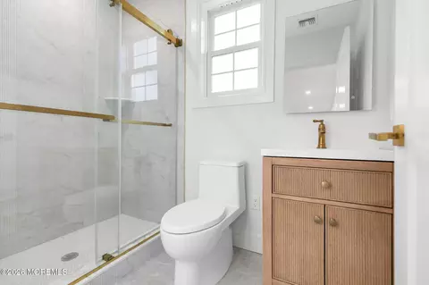 Bath - 26 Center St, Rumson, NJ 07760 photo 6 of 6