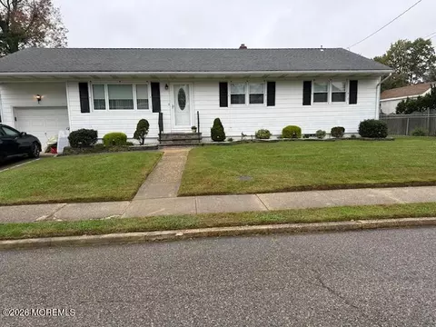 7 Dartmouth Rd, Tinton Falls, NJ 07753