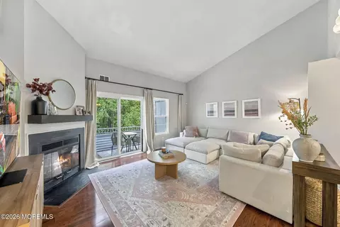 24 Dressage Ct, Tinton Falls, NJ 07753