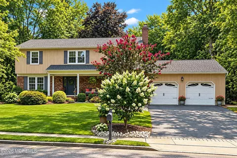 5 Point O Woods Rd, Middletown, NJ 07748
