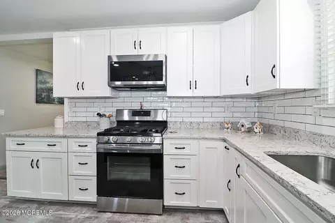 23 Virgin Island Dr, Toms River, NJ 08757