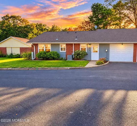 442 D Cheshire Ct, Lakewood, NJ 08701