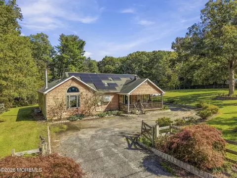 33 Havens Bridge Rd, Farmingdale, NJ 07727