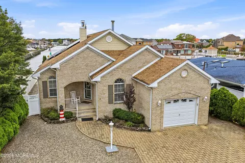 270 S Shore Dr, Toms River, NJ 08753