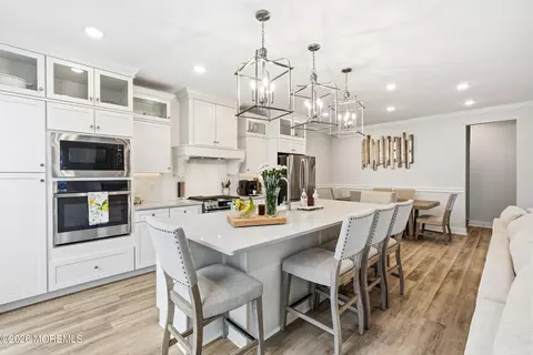 4000 Heron Dr, Farmingdale, NJ 07727