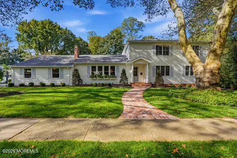9 Buttonwood Dr, Shrewsbury, NJ 07702